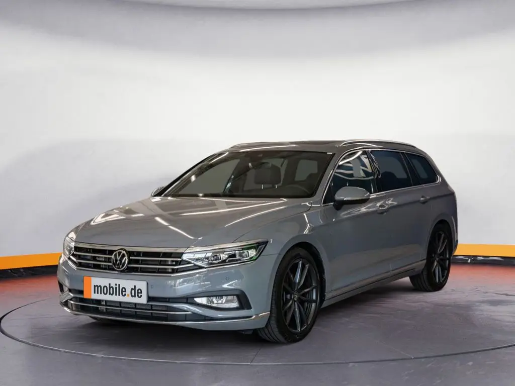 Photo 1 : Volkswagen Passat 2023 Petrol