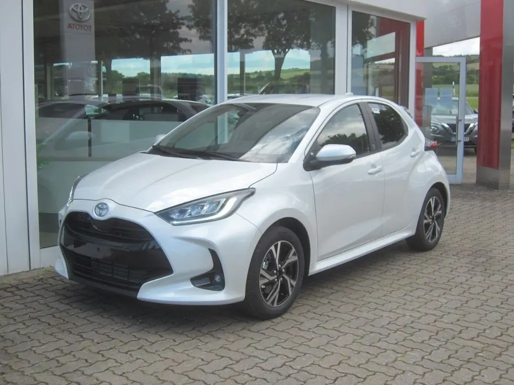 Photo 1 : Toyota Yaris 2024 Hybrid