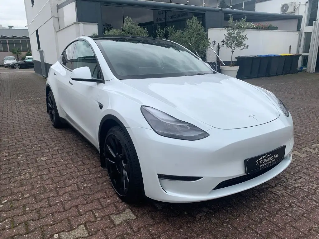 Photo 1 : Tesla Model Y 2022 Non renseigné