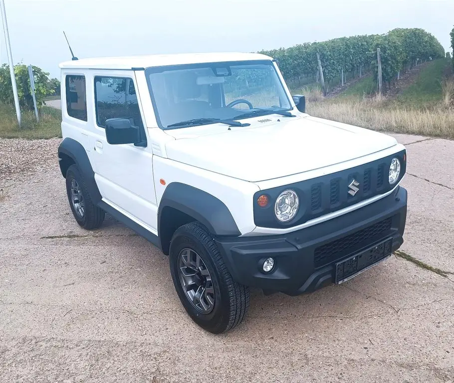 Photo 1 : Suzuki Jimny 2019 Petrol