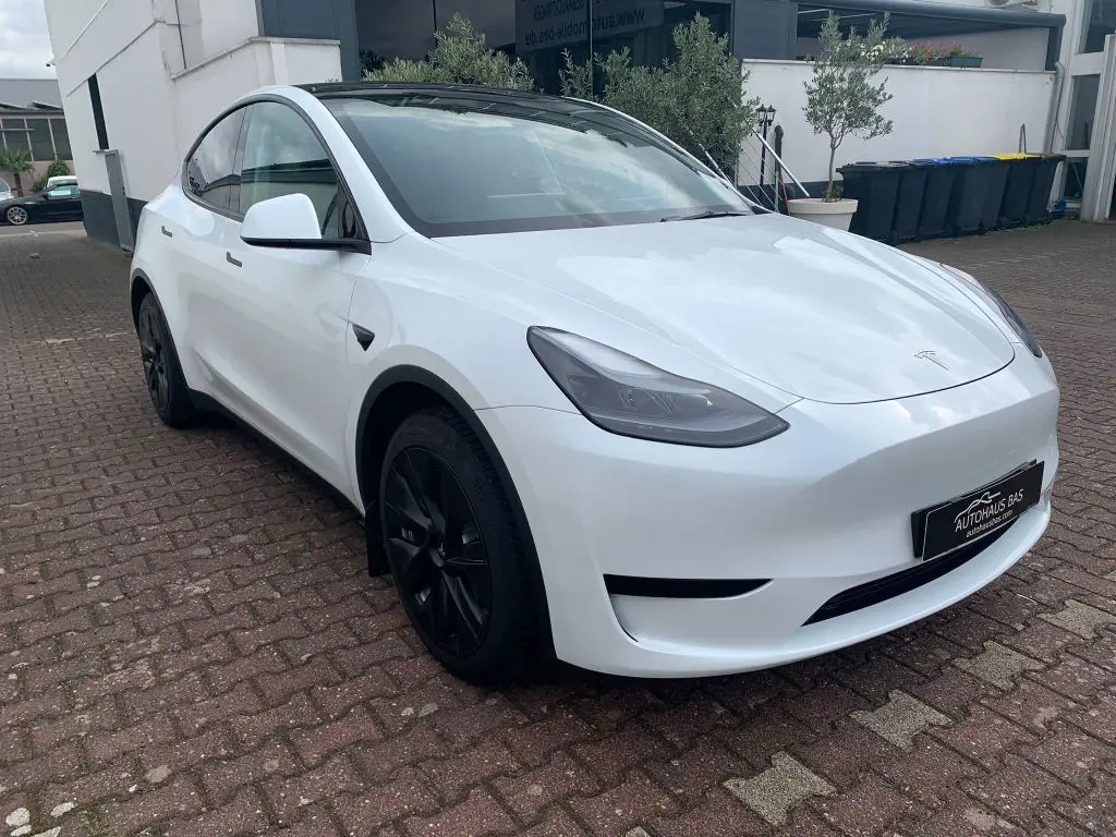 Photo 1 : Tesla Model Y 2023 Non renseigné