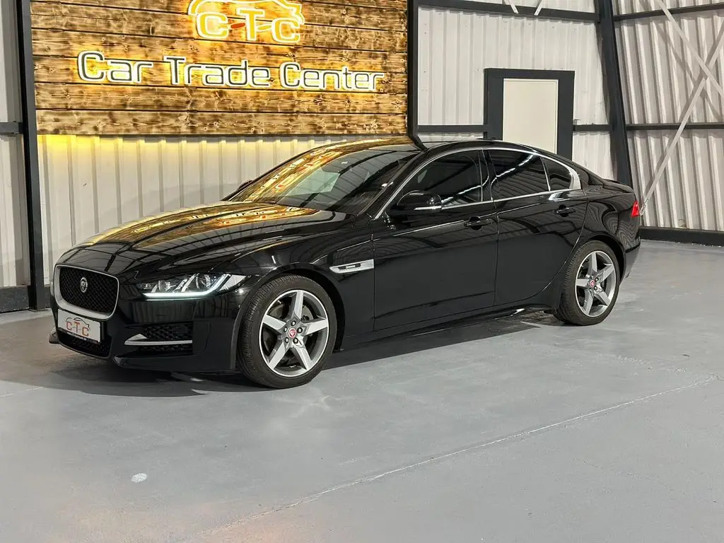 Photo 1 : Jaguar Xe 2015 Essence