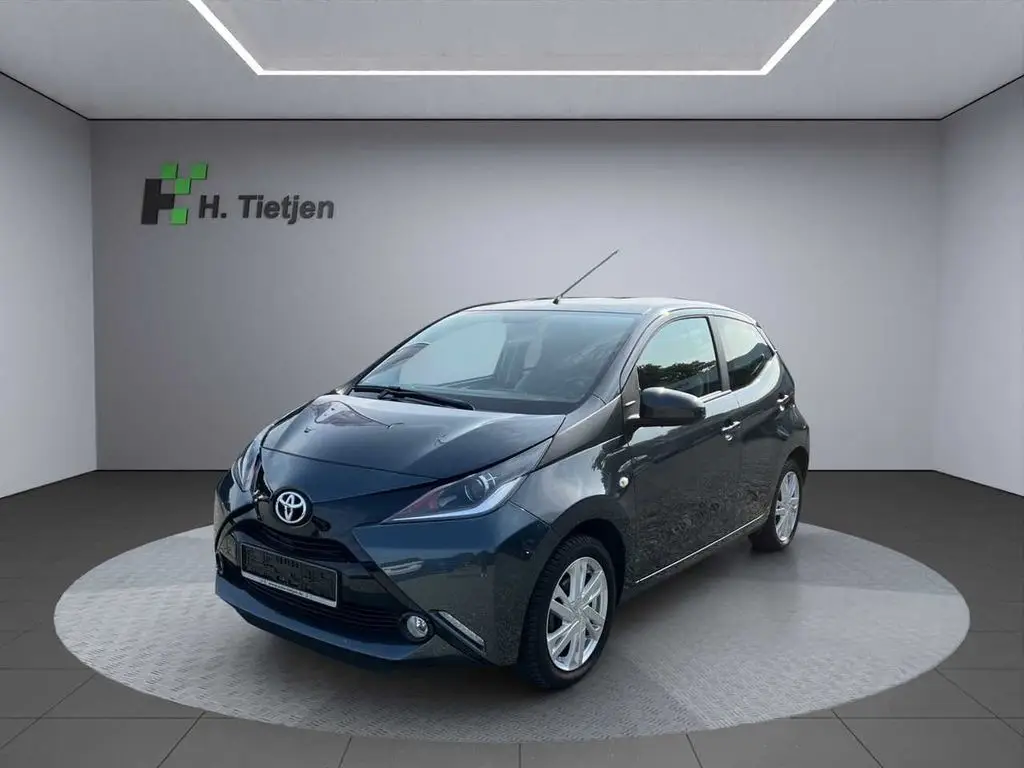 Photo 1 : Toyota Aygo X 2016 Petrol