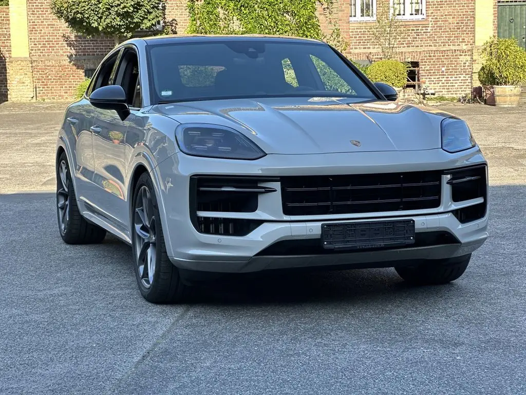 Photo 1 : Porsche Cayenne 2023 Petrol