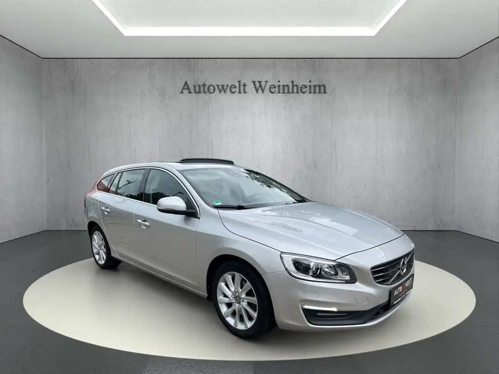 Photo 1 : Volvo V60 2016 Petrol