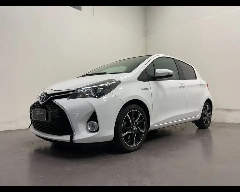 Photo 1 : Toyota Yaris 2015 Hybrid