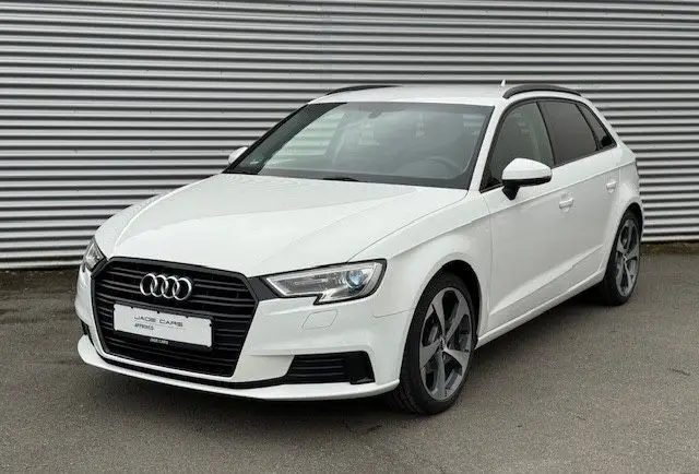 Photo 1 : Audi A3 2018 Petrol