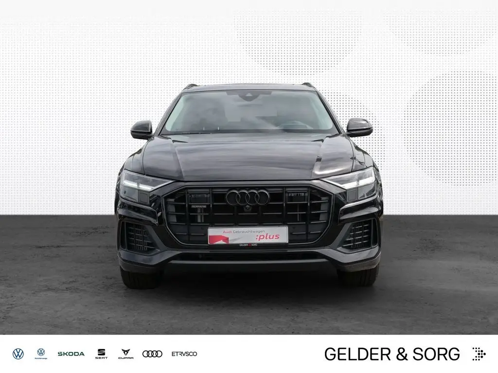 Photo 1 : Audi Q8 2023 Essence