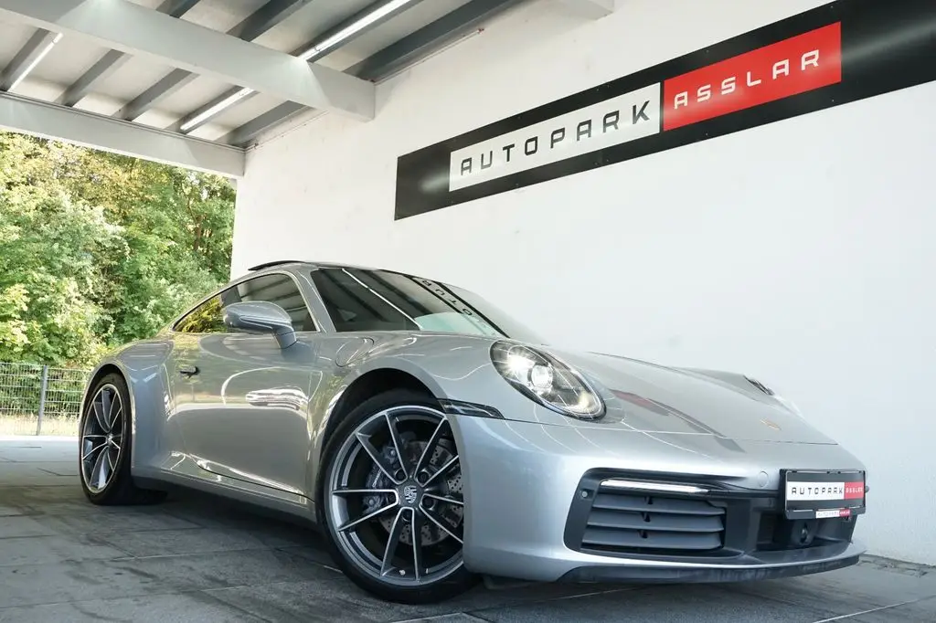 Photo 1 : Porsche 992 2019 Petrol