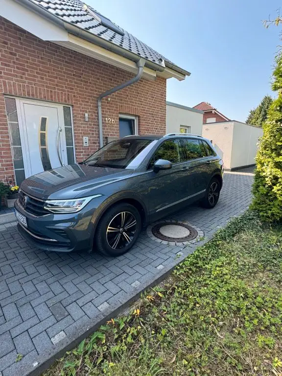 Photo 1 : Volkswagen Tiguan 2021 Petrol