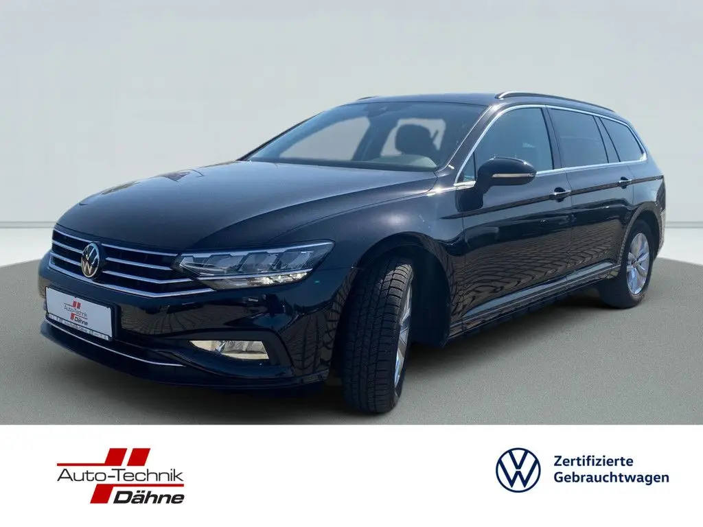 Photo 1 : Volkswagen Passat 2023 Petrol