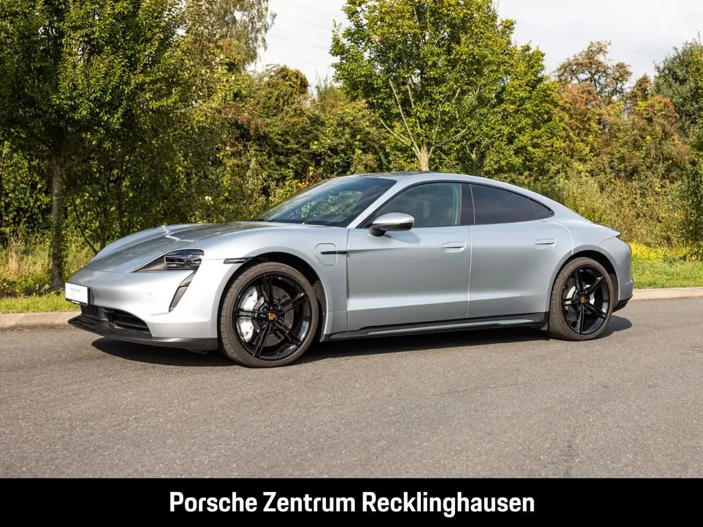 Photo 1 : Porsche Taycan 2022 Not specified