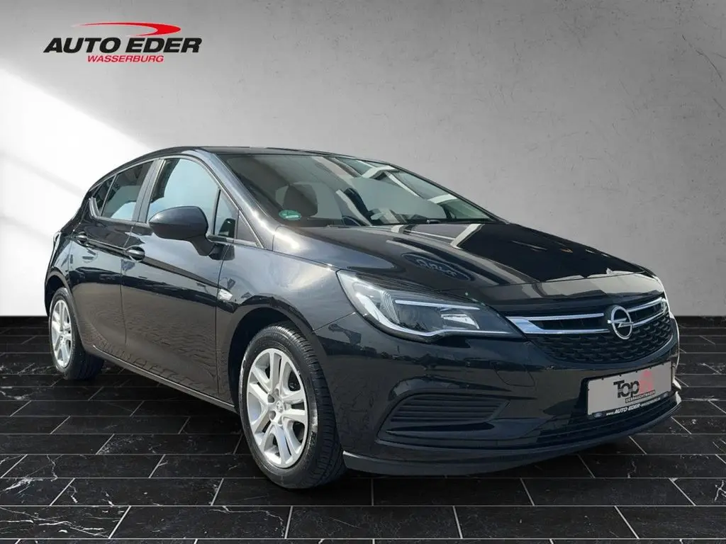 Photo 1 : Opel Astra 2016 Petrol