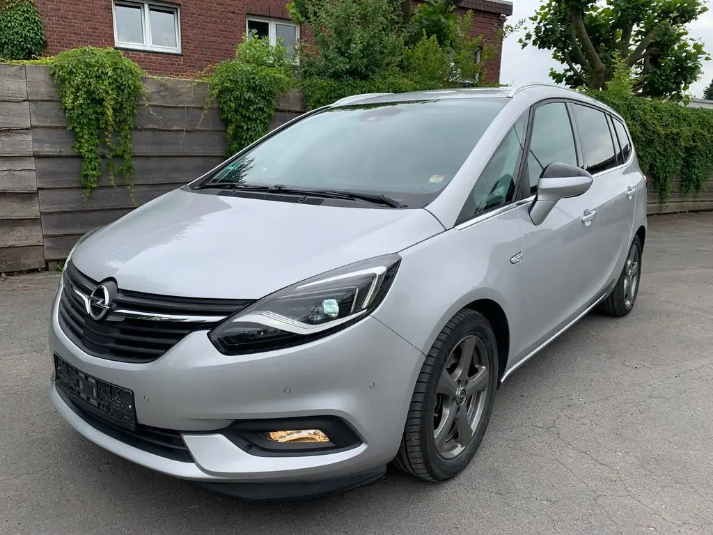 Photo 1 : Opel Zafira 2017 Essence