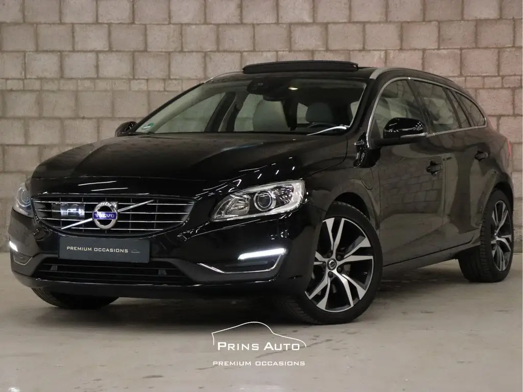 Photo 1 : Volvo V60 2015 Hybride