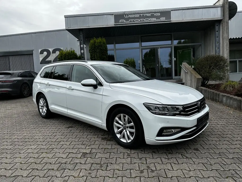 Photo 1 : Volkswagen Passat 2021 Petrol