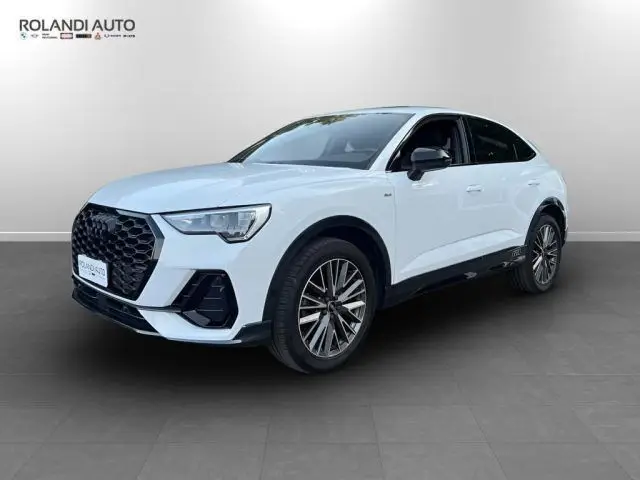 Photo 1 : Audi Q3 2022 Petrol