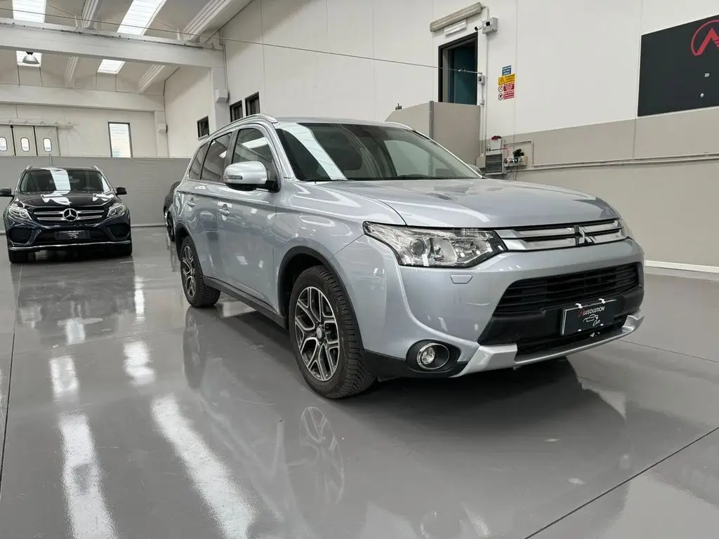 Photo 1 : Mitsubishi Outlander 2015 Diesel