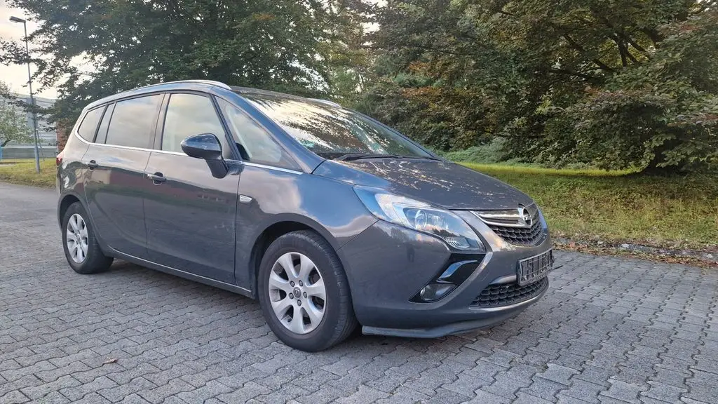 Photo 1 : Opel Zafira 2015 Petrol