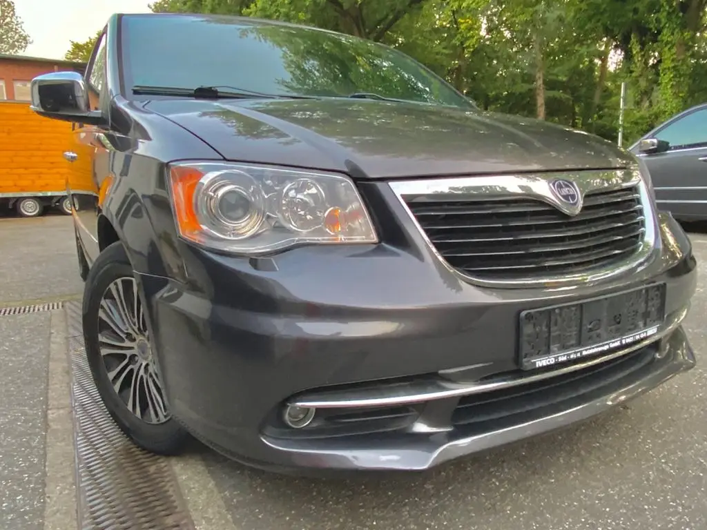 Photo 1 : Lancia Voyager 2015 Diesel