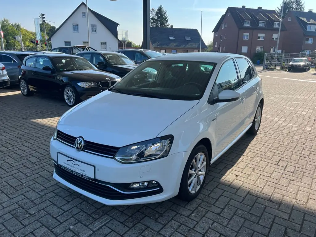 Photo 1 : Volkswagen Polo 2015 Petrol