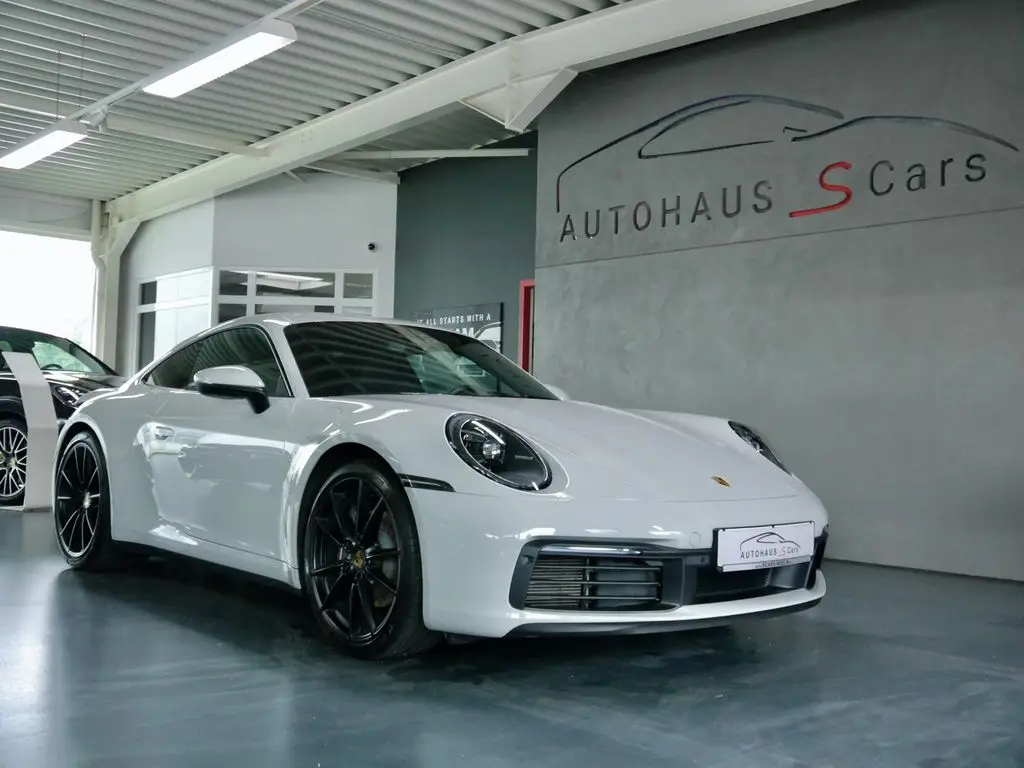 Photo 1 : Porsche 992 2021 Essence