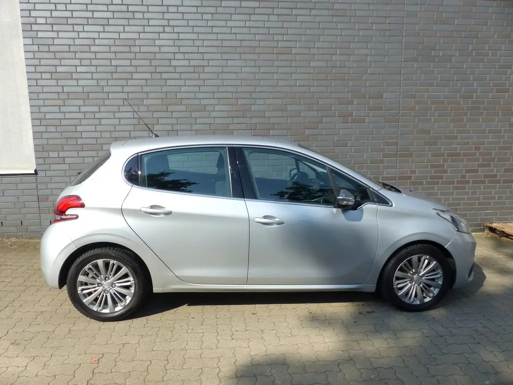 Photo 1 : Peugeot 208 2016 Petrol