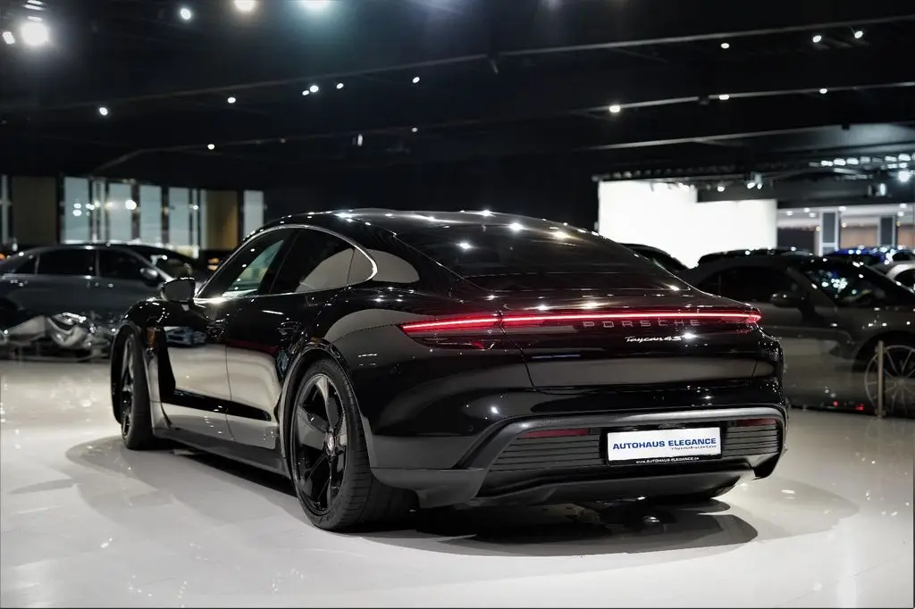 Photo 1 : Porsche Taycan 2021 Not specified