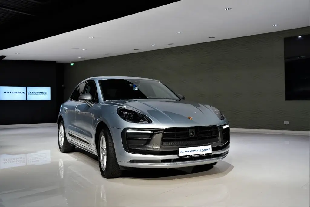 Photo 1 : Porsche Macan 2022 Essence