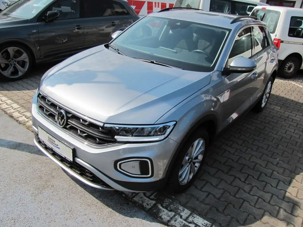 Photo 1 : Volkswagen T-roc 2023 Essence