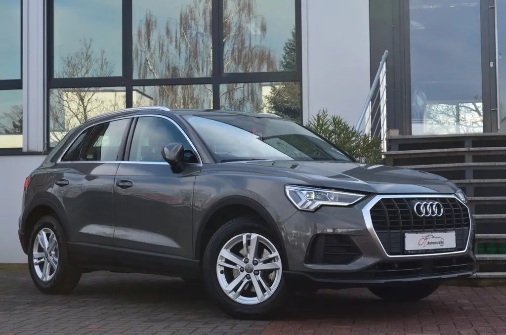 Photo 1 : Audi Q3 2019 Petrol