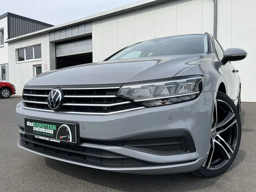 Photo 1 : Volkswagen Passat 2022 Petrol