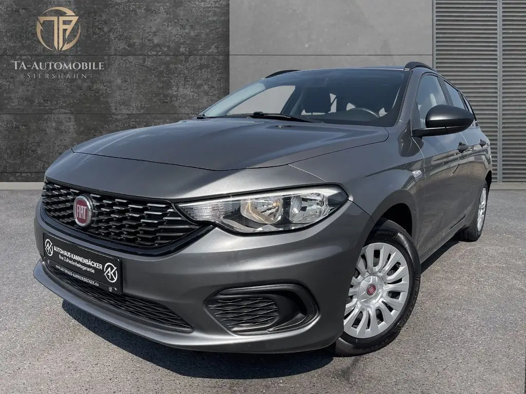 Photo 1 : Fiat Tipo 2017 Petrol