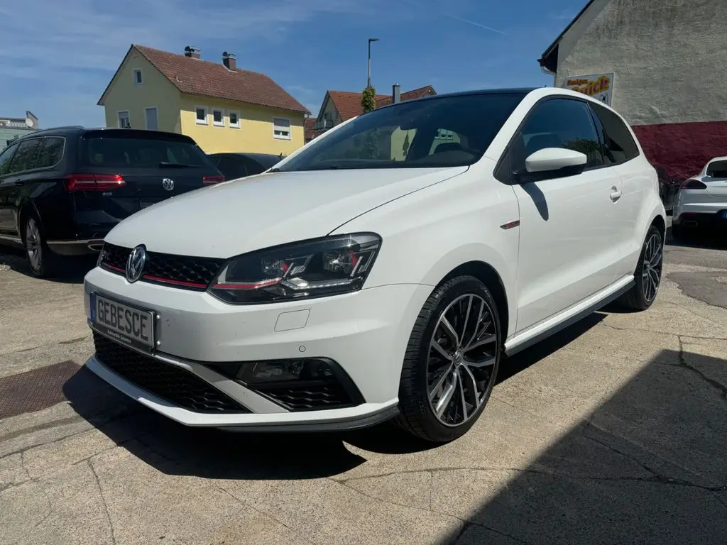 Photo 1 : Volkswagen Polo 2016 Petrol