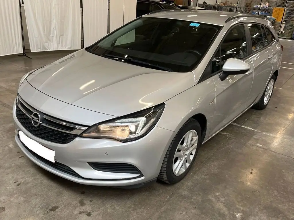 Photo 1 : Opel Astra 2019 Petrol