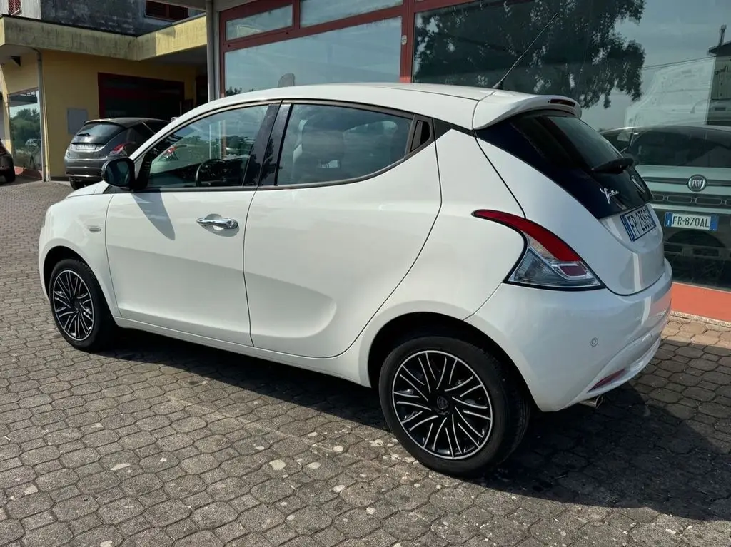 Photo 1 : Lancia Ypsilon 2018 Petrol