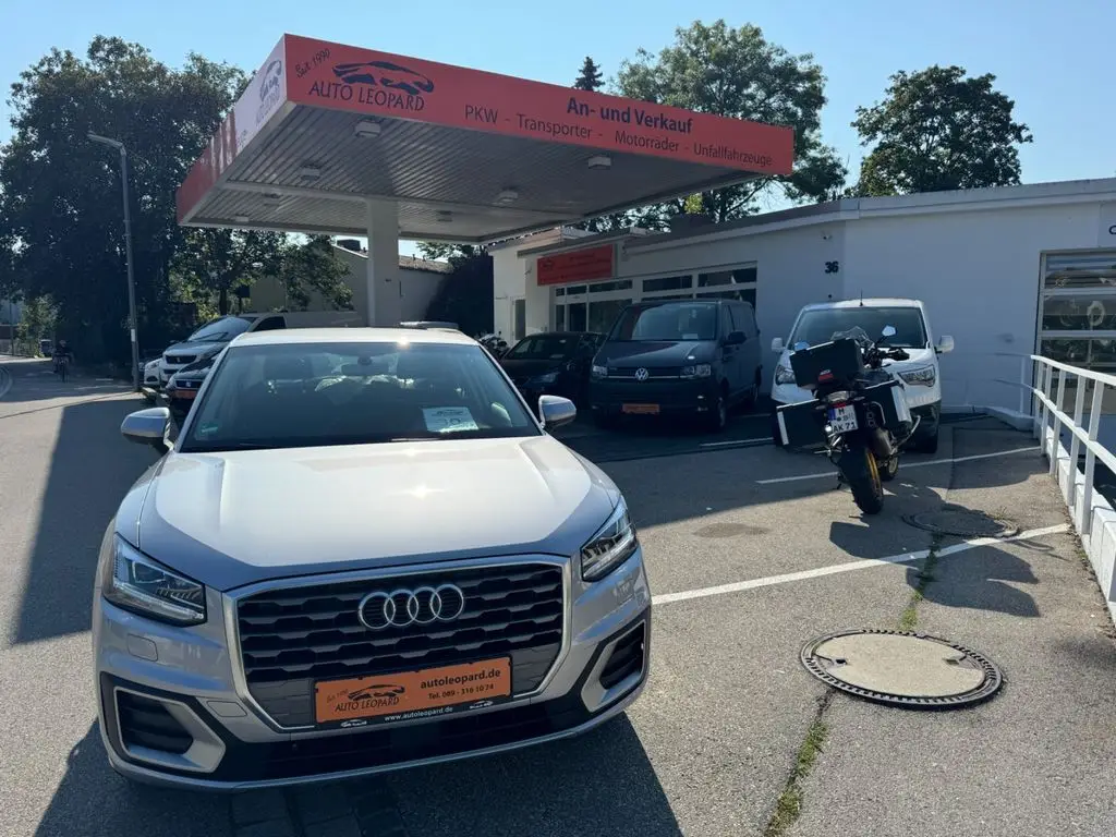 Photo 1 : Audi Q2 2020 Petrol