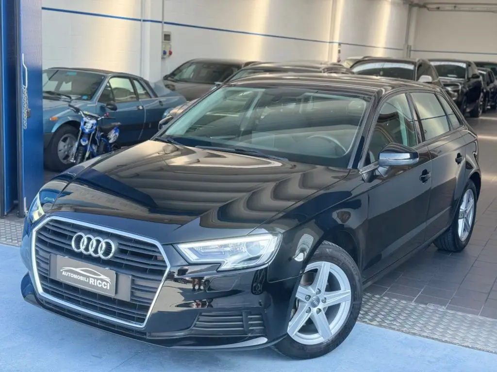 Photo 1 : Audi A3 2018 Petrol