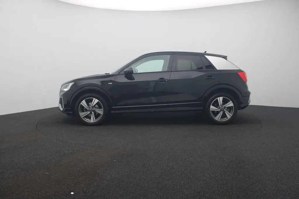 Photo 1 : Audi Q2 2021 Petrol