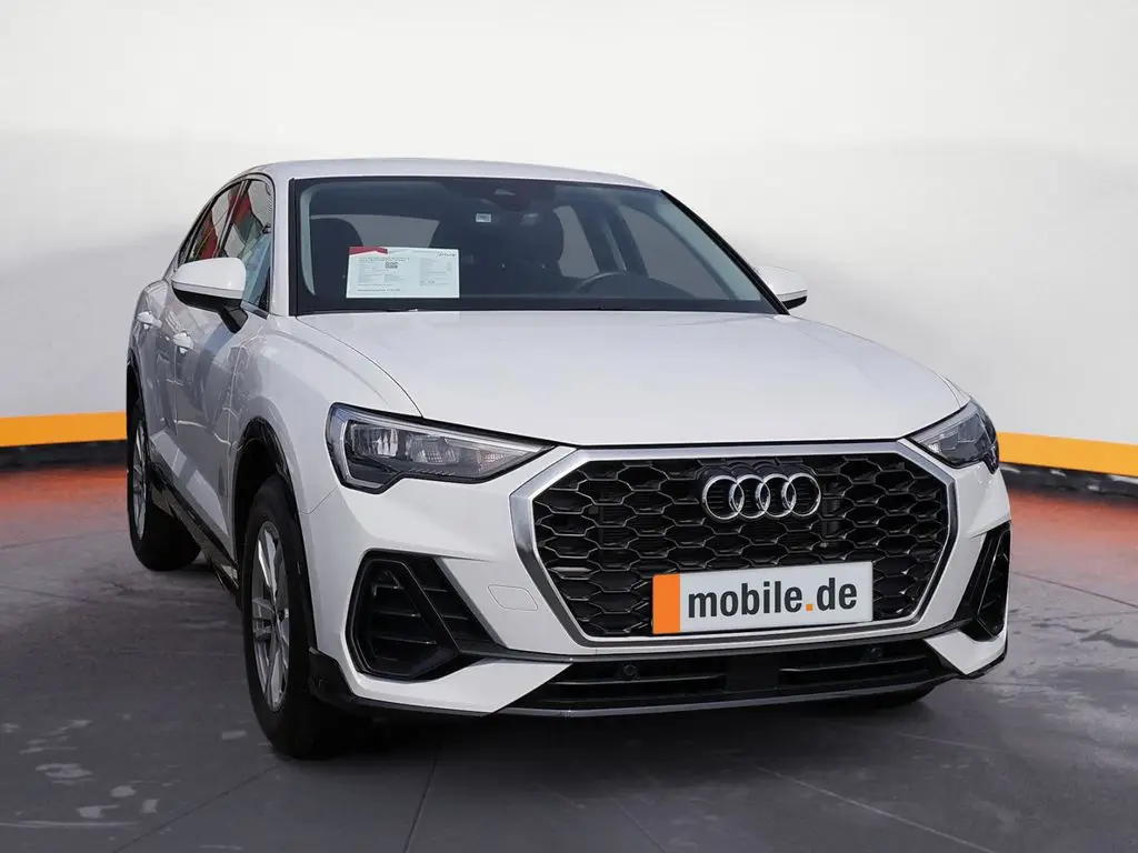 Photo 1 : Audi Q3 2022 Hybrid