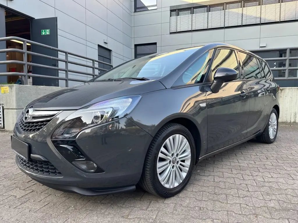 Photo 1 : Opel Zafira 2016 Petrol