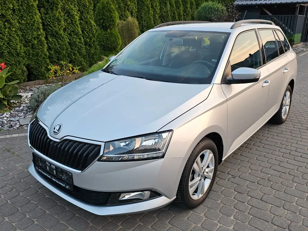 Photo 1 : Skoda Fabia 2020 Essence