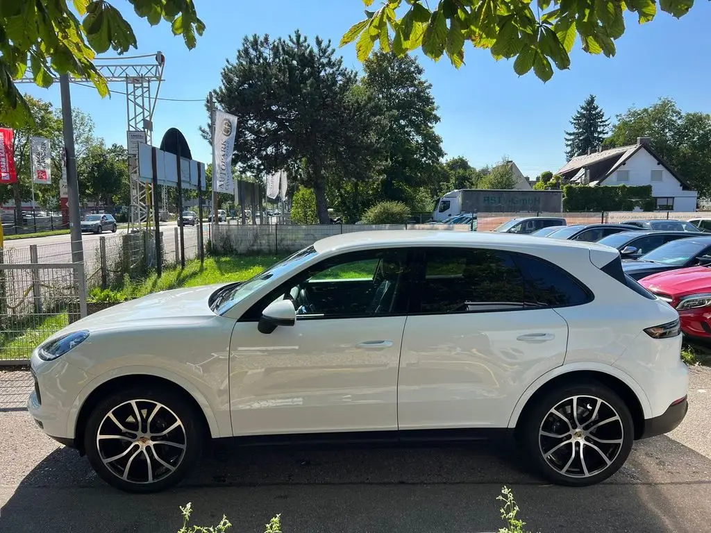 Photo 1 : Porsche Cayenne 2021 Petrol