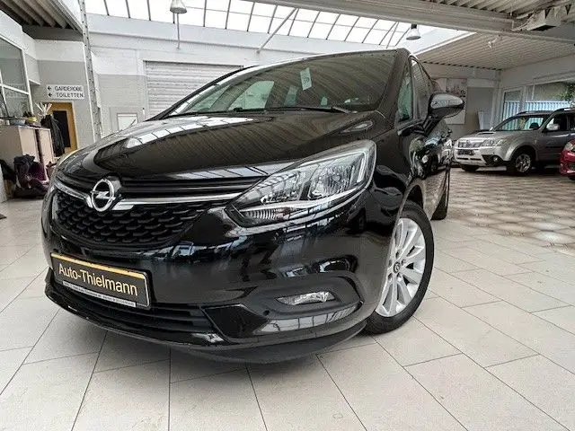 Photo 1 : Opel Zafira 2018 Petrol