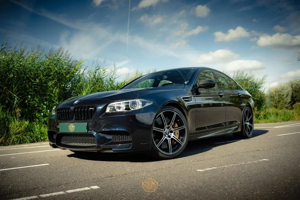 Photo 1 : Bmw M5 2017 Petrol