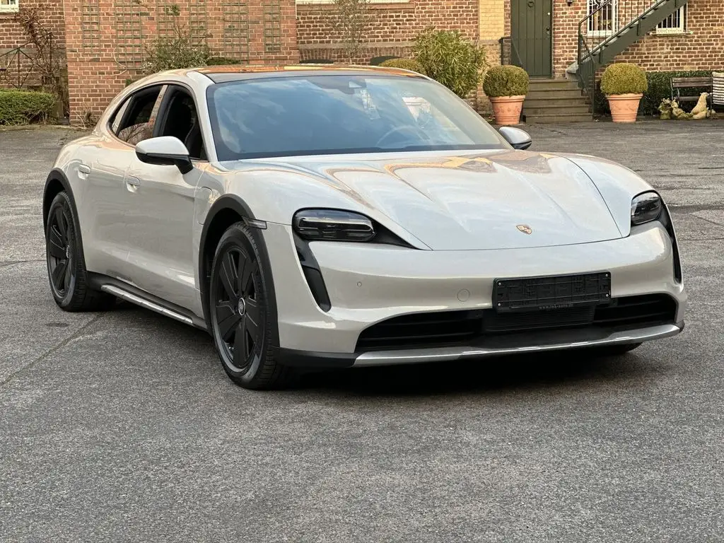 Photo 1 : Porsche Taycan 2021 Not specified