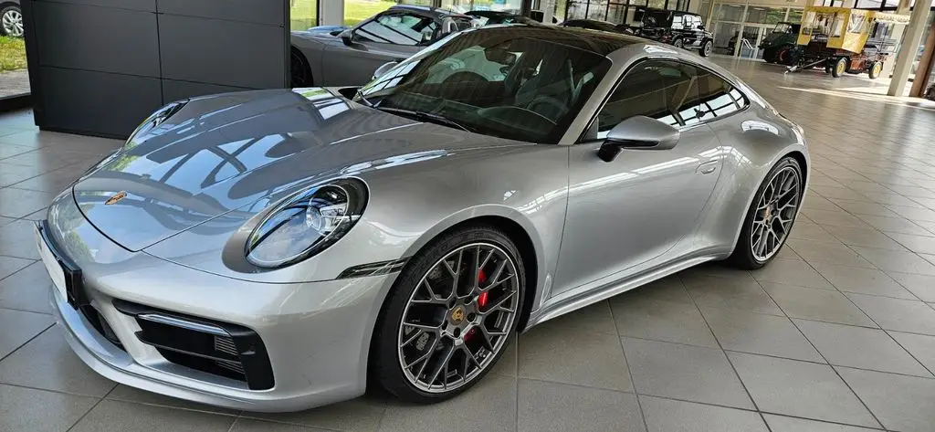 Photo 1 : Porsche 992 2020 Petrol