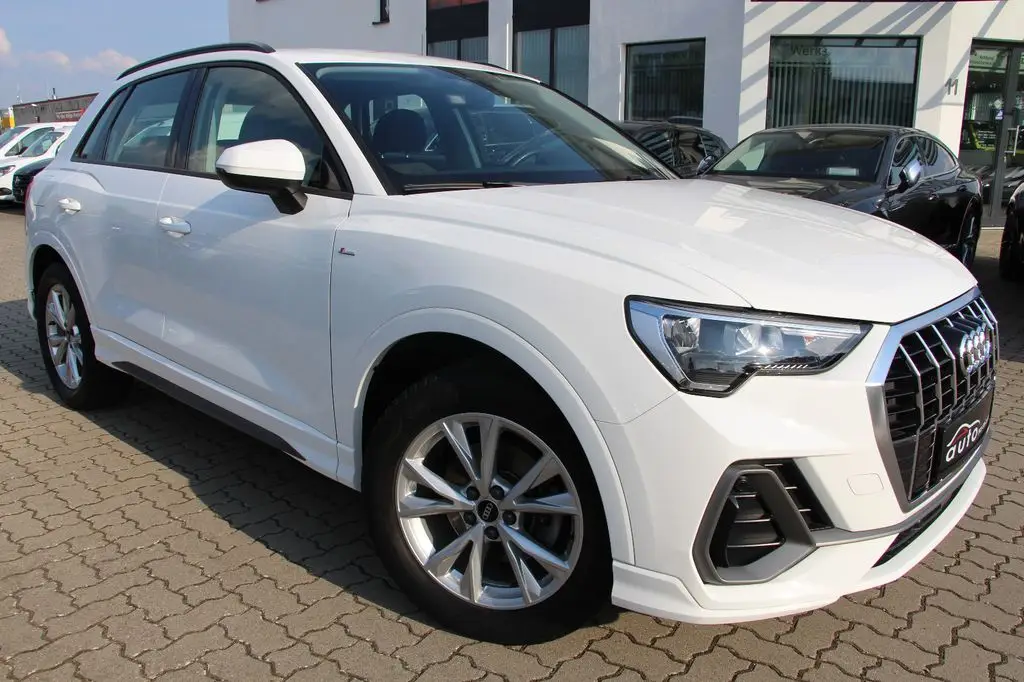 Photo 1 : Audi Q3 2021 Essence