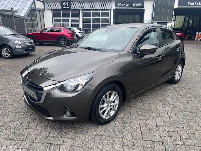 Photo 1 : Mazda 2 2015 Petrol