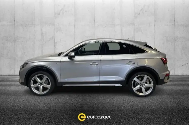 Photo 1 : Audi Q5 2023 Hybride